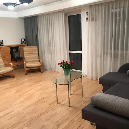 Duzy 4 Pokojowy Apartament, 3 Osobne I Salon, Do 6 Osob, Kuchnia, Lazienka, Balkon شقة